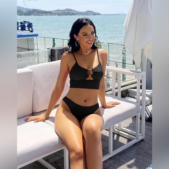 NWT O-Ring Detail Bikini - Picture 12 of 12